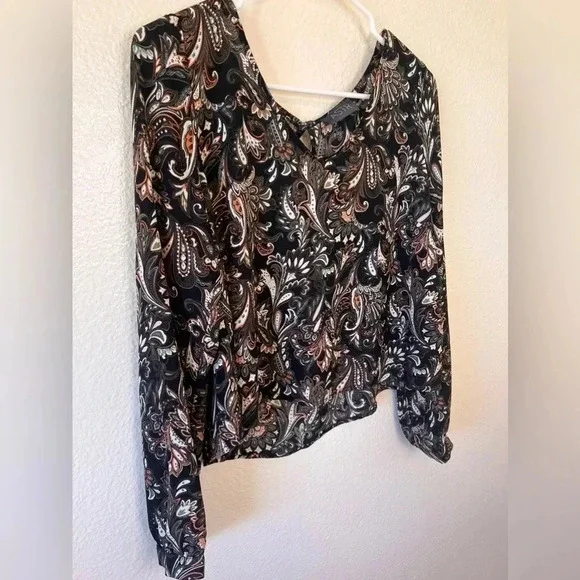 ASTR Paisley Longsleeve Blouse - Picture 2 of 7